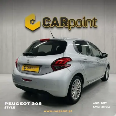 Peugeot 208 2017 - 9900 EUR, 128012 km - AUTO.MOTO.pt - 128012km - foto 4 de 10