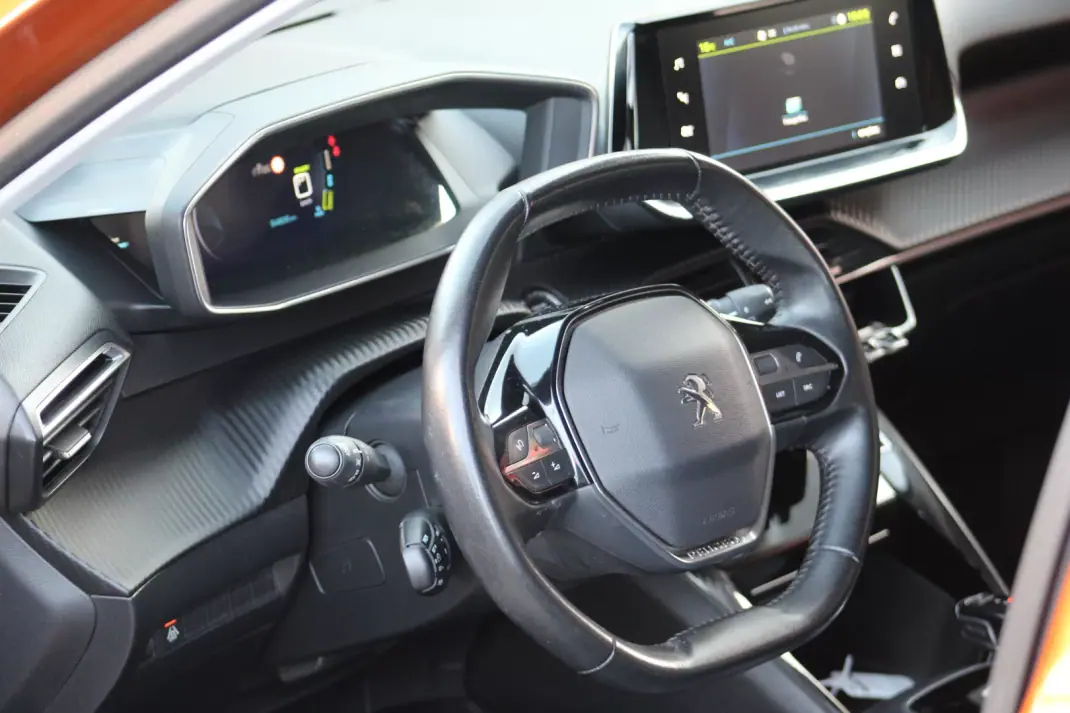 Peugeot e-2008 2020 - 19450 EUR, 54000 km - AUTO.MOTO.pt - 54000km - foto 39 de 41