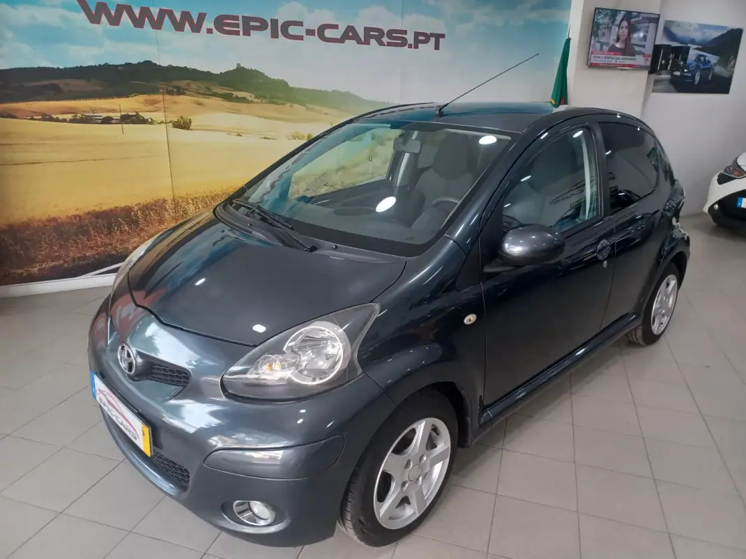 Toyota Aygo 2011 - 6790 EUR, 110561 km - AUTO.MOTO.pt - 110561km - foto 4 de 33