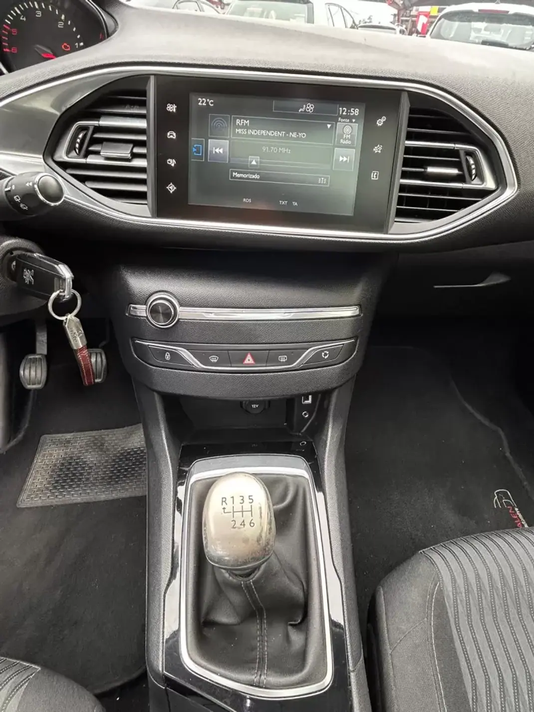 Peugeot 308 2015 - 10750 EUR, 210520 km - 210520km - foto 15 de 22