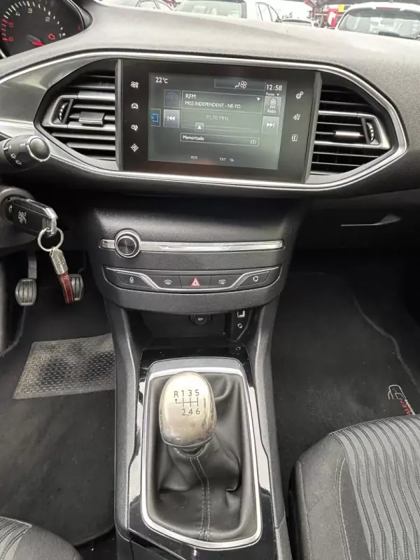 Peugeot 308 2015 - 10750 EUR, 210520 km - 210520km - foto 15 de 22