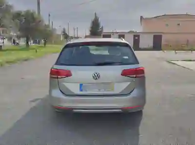 Volkswagen Passat Variant 2015 - 13750 EUR, 203000 km - AUTO.MOTO.pt - 203000km - foto 4 de 18