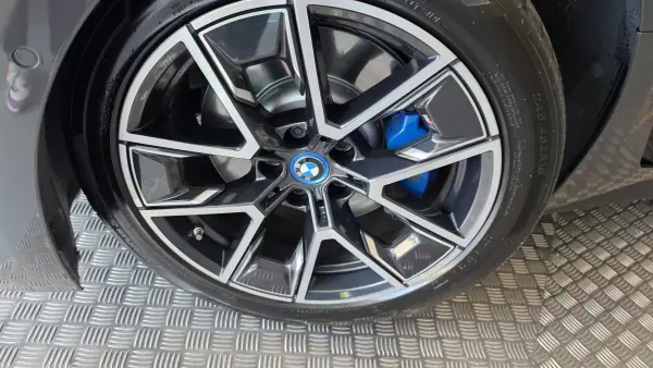 BMW i4 2023 - 41900 EUR, 60120 km - AUTO.MOTO.pt - 60120km - foto 31 de 58
