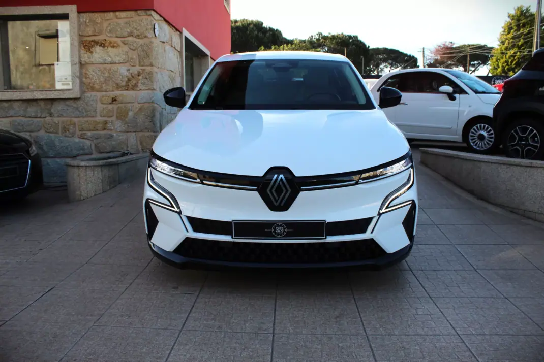 Renault Mégane E-Tech 2022 - 21000 EUR, 31000 km - AUTO.MOTO.pt - 31000km - foto 2 de 29