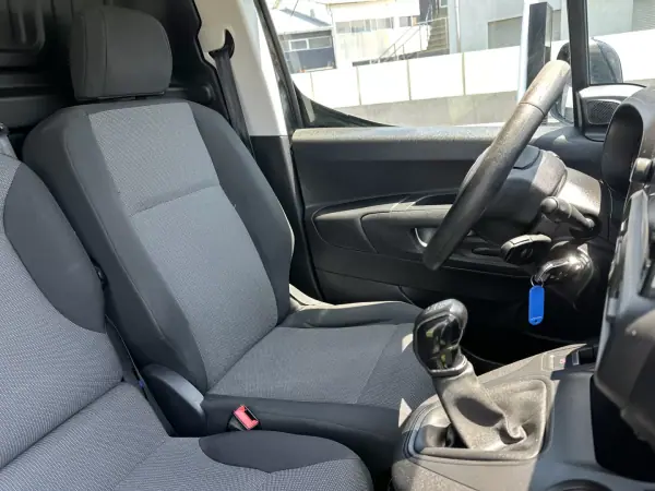 Citroën Berlingo 1.5 Hdi 2020 - 12900 EUR, 120000 km - AUTO.MOTO.pt - 120000km - foto 44 de 53