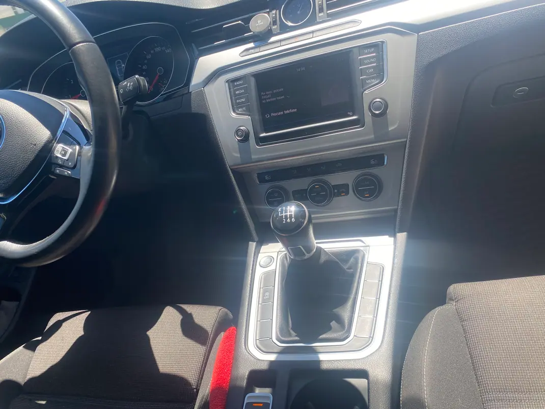 Volkswagen Passat 2017 - 15000 EUR, 123000 km - 123000km - foto 9 de 12