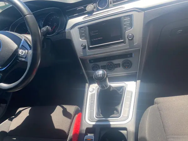 Volkswagen Passat 2017 - 15000 EUR, 123000 km - 123000km - foto 9 de 12