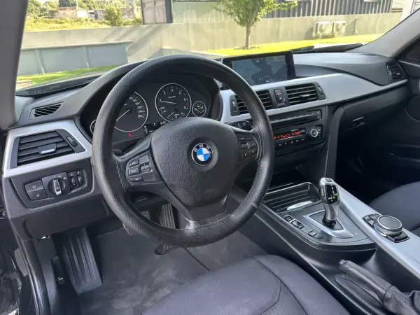 BMW 320 2013 - 12900 EUR, 228000 km - AUTO.MOTO.pt - 228000km - foto 26 de 57
