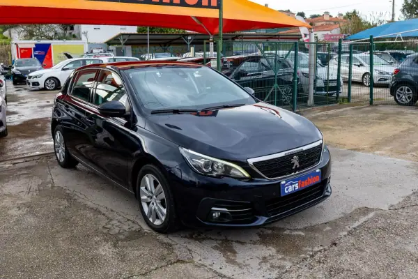 Peugeot 308 2018 - 12000 EUR, 185000 km - AUTO.MOTO.pt - 185000km - foto 3 de 17