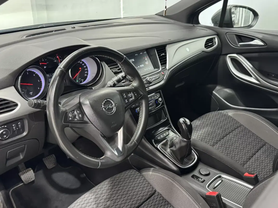 Opel Astra Sports Tourer 2019 - 11990 EUR, 117000 km - 117000km - foto 20 de 24