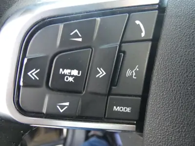 Land Rover Discovery Sport 2016 - 18750 EUR, 220000 km - AUTO.MOTO.pt - 220000km - foto 25 de 30