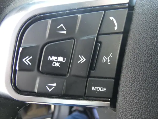 Land Rover Discovery Sport 2016 - 18750 EUR, 220000 km - AUTO.MOTO.pt - 220000km - foto 25 de 30