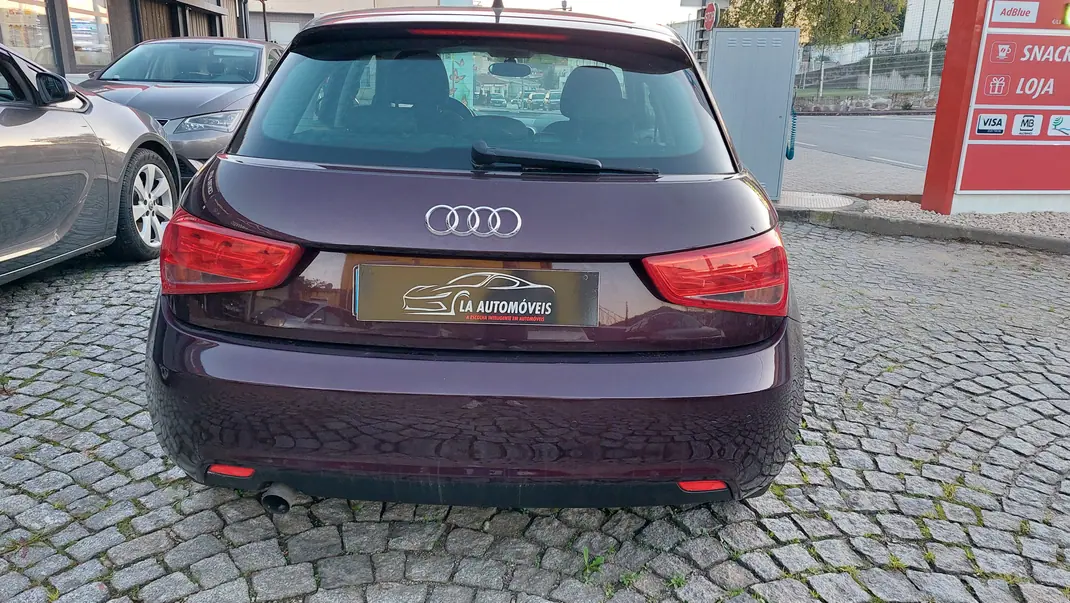 Audi A1 Sportback 2013 - 8500 EUR, 209000 km - AUTO.MOTO.pt - 209000km - foto 8 de 15