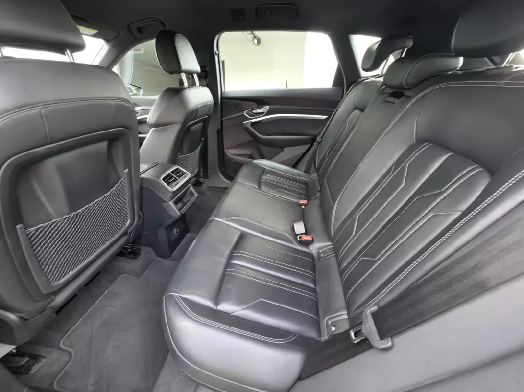 Audi e-tron 2022 - 31750 EUR, 115000 km - AUTO.MOTO.pt - 115000km - foto 44 de 73