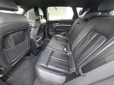 Audi e-tron 2022 - 31750 EUR, 115000 km - AUTO.MOTO.pt - 115000km - foto 44 de 73