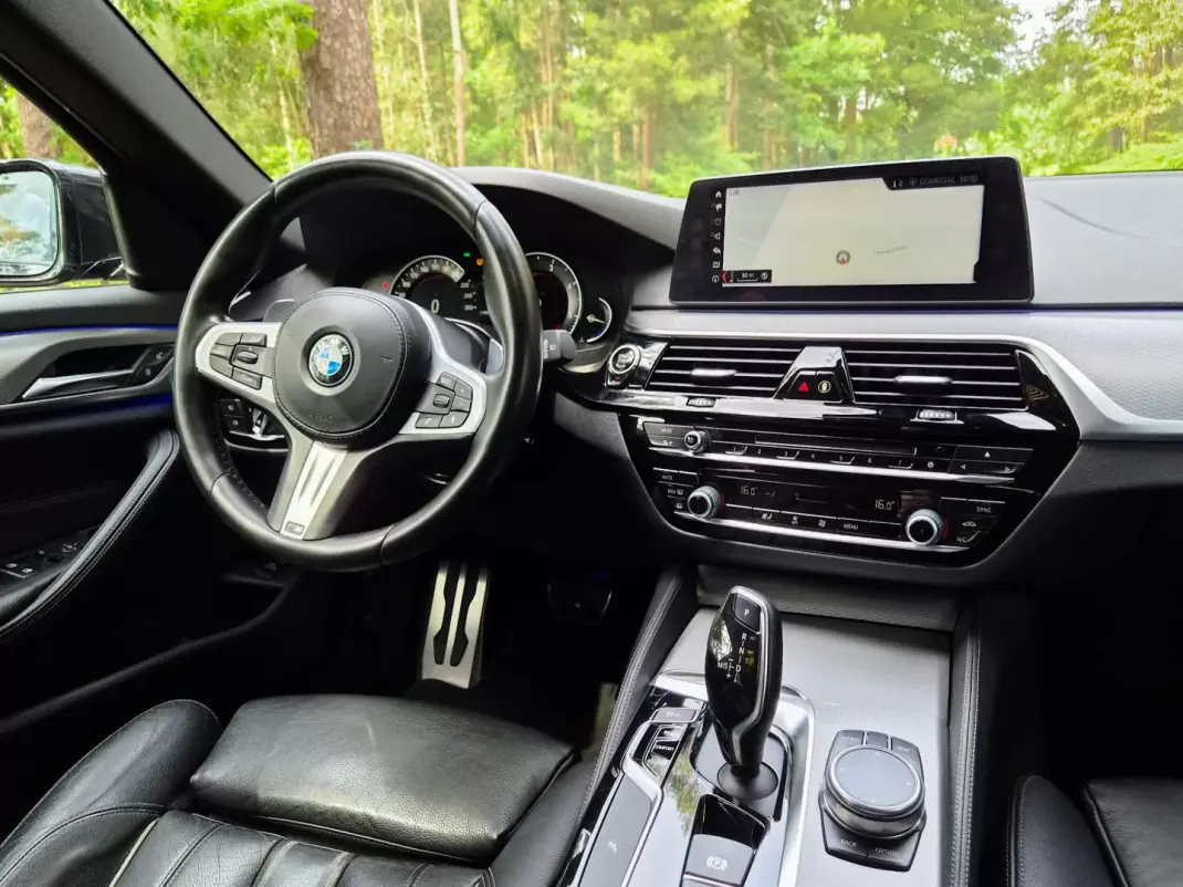 BMW 520 2018 - 24750 EUR, 200000 km - AUTO.MOTO.pt - 200000km - foto 19 de 26