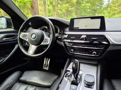 BMW 520 2018 - 24750 EUR, 200000 km - AUTO.MOTO.pt - 200000km - foto 19 de 26
