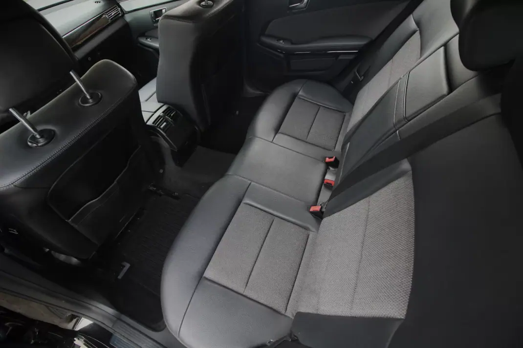 Mercedes-Benz E 250 2010 - 13990 EUR, 245000 km - AUTO.MOTO.pt - 245000km - foto 14 de 48