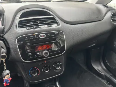 Fiat Punto Evo 2015 - 4500 EUR, 135000 km - AUTO.MOTO.pt - 135000km - foto 12 de 17