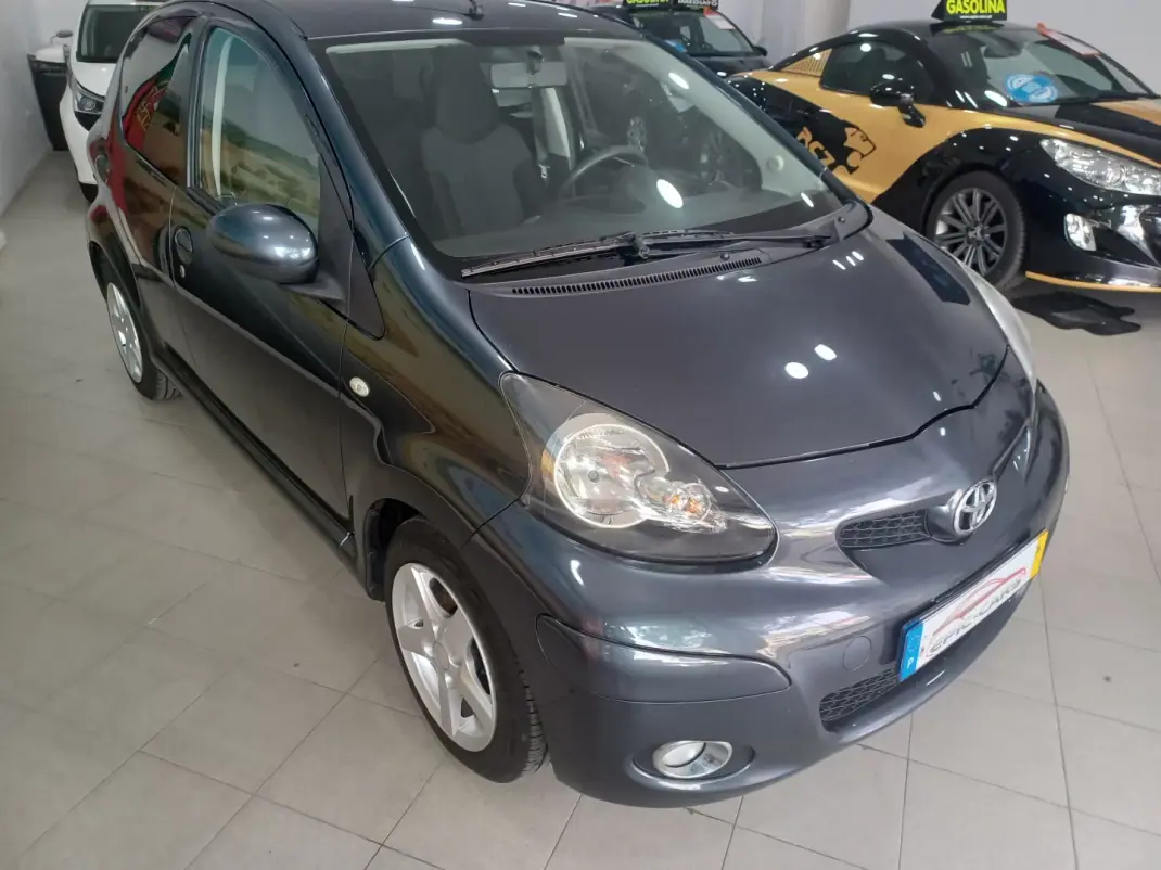 Toyota Aygo 2011 - 6790 EUR, 110561 km - AUTO.MOTO.pt - 110561km - foto 10 de 33