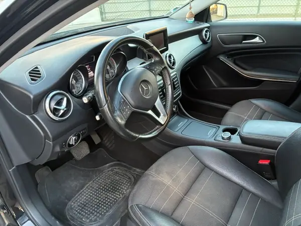 Mercedes-Benz GLA 220 2015 - 17000 EUR, 197000 km - AUTO.MOTO.pt - 197000km - foto 9 de 11