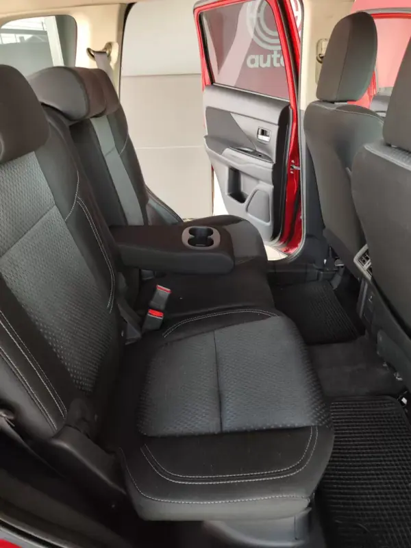 Mitsubishi Outlander 2021 - 18900 EUR, 141000 km - AUTO.MOTO.pt - 141000km - foto 19 de 37