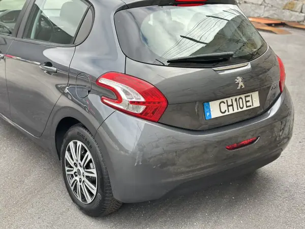 Peugeot 208 2015 - 7990 EUR, 73000 km - AUTO.MOTO.pt - 73000km - foto 10 de 51