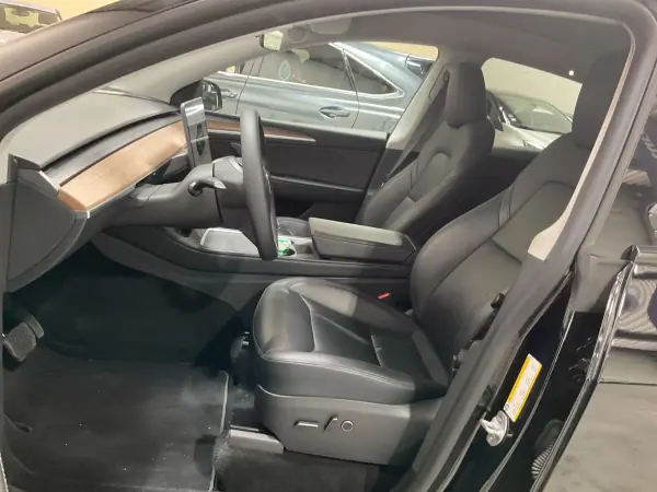 Tesla Model Y 2024 - 33990 EUR, 78253 km - 78253km - foto 3 de 17