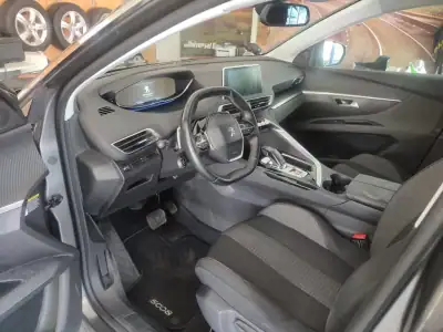 Peugeot 5008 2017 - 19999 EUR, 172000 km - AUTO.MOTO.pt - 172000km - foto 6 de 20