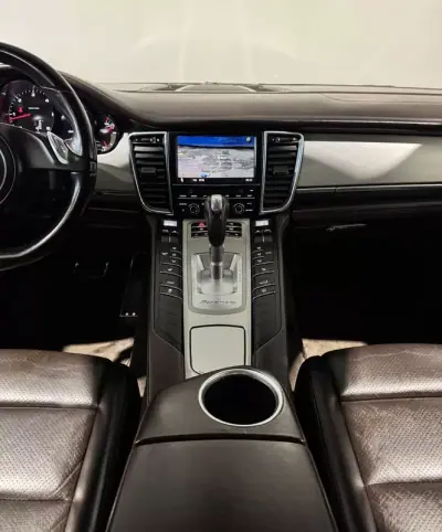 Porsche Panamera 2011 - 36900 EUR, 197360 km - AUTO.MOTO.pt - 197360km - foto 17 de 60