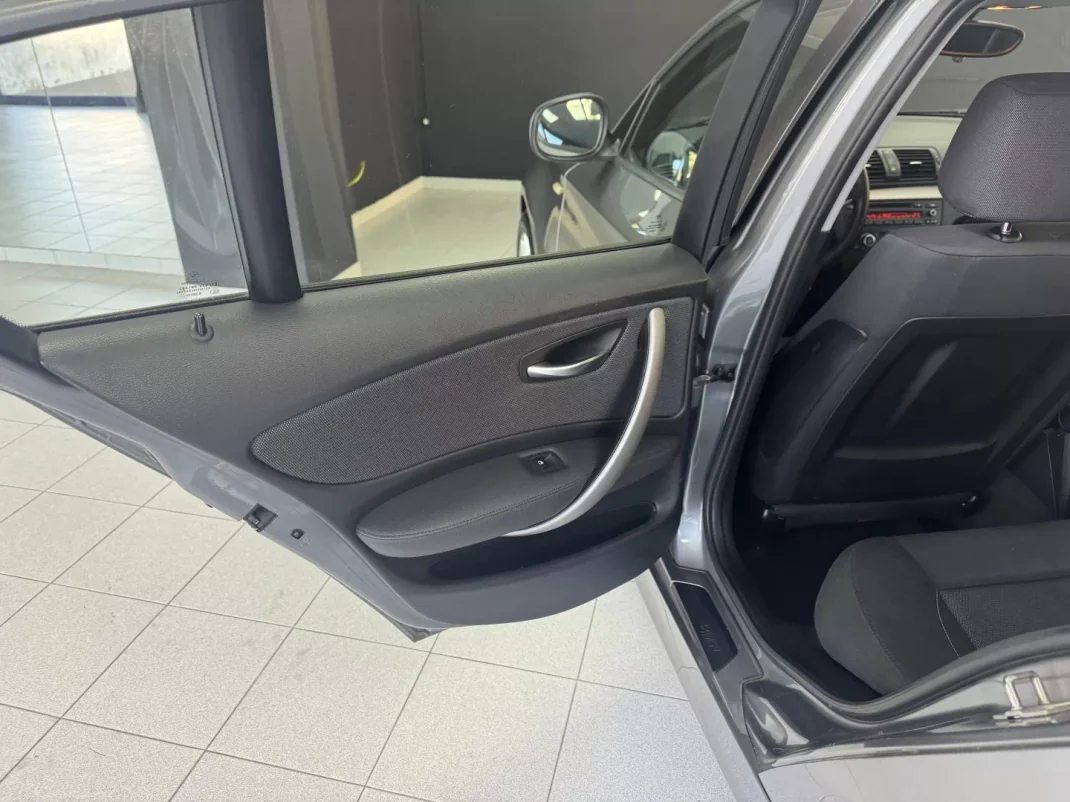 BMW 118 2010 - 9500 EUR, 241971 km - AUTO.MOTO.pt - 241971km - foto 17 de 28