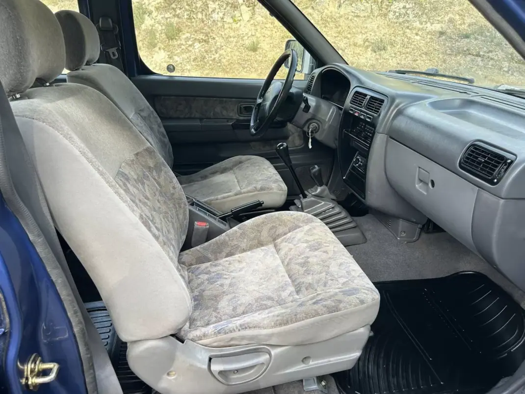 Nissan Navara 1999 - 14500 EUR, 223000 km - AUTO.MOTO.pt - 223000km - foto 10 de 12