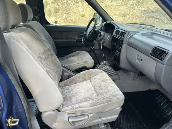 Nissan Navara 1999 - 14500 EUR, 223000 km - AUTO.MOTO.pt - 223000km - foto 10 de 12