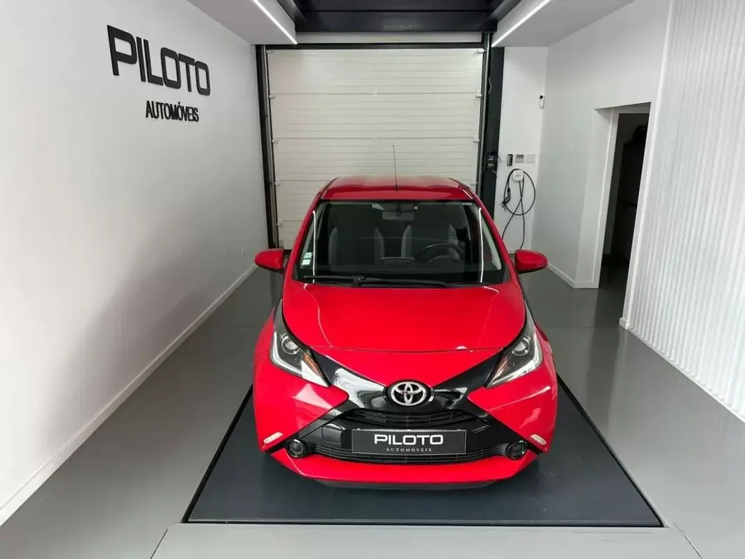 Toyota Aygo 2016 - 6990 EUR, 107121 km - AUTO.MOTO.pt - 107121km - foto 2 de 17