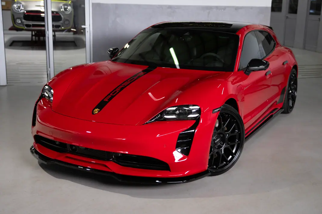 Porsche Taycan Sport Turismo 2023 - 101400 EUR, 46000 km - AUTO.MOTO.pt - 46000km - foto 1 de 12