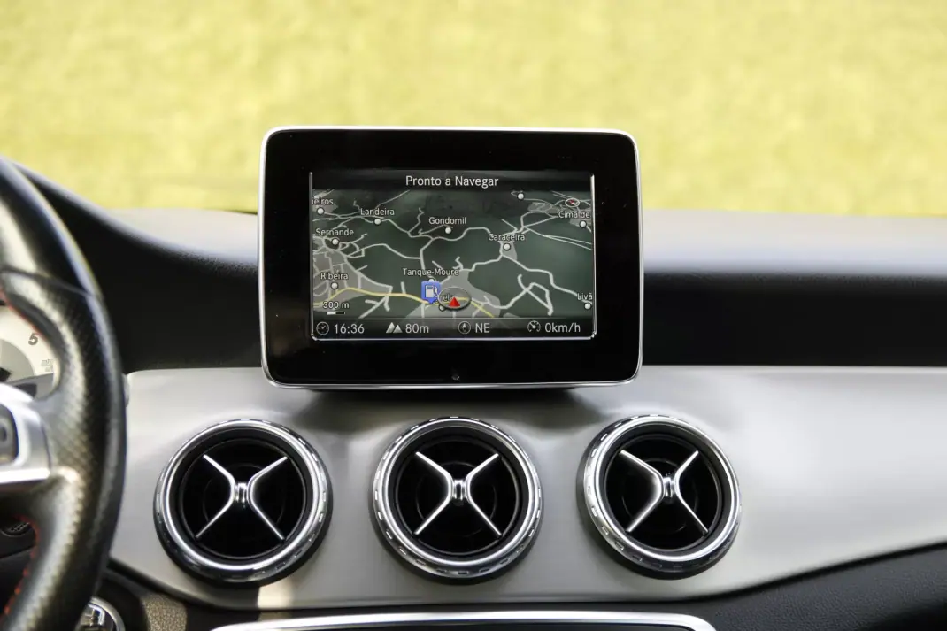 Mercedes-Benz GLA 180 2016 - 22500 EUR, 148000 km - AUTO.MOTO.pt - 148000km - foto 25 de 32