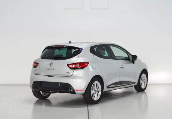 Renault Clio 2016 - 13550 EUR, 109000 km - AUTO.MOTO.pt - 109000km - foto 3 de 13