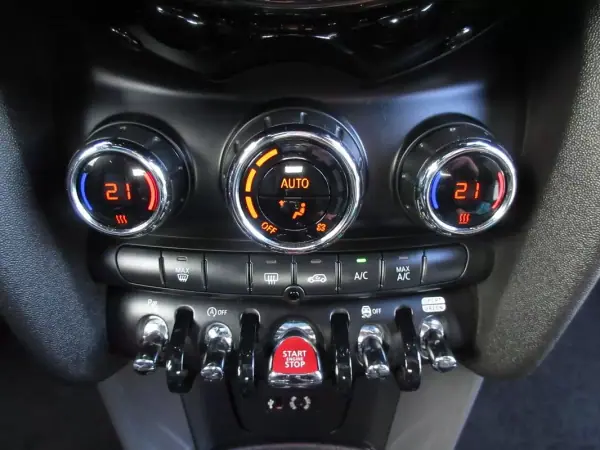 MINI 3 Portas 2018 - 18490 EUR, 164000 km - AUTO.MOTO.pt - 164000km - foto 47 de 53