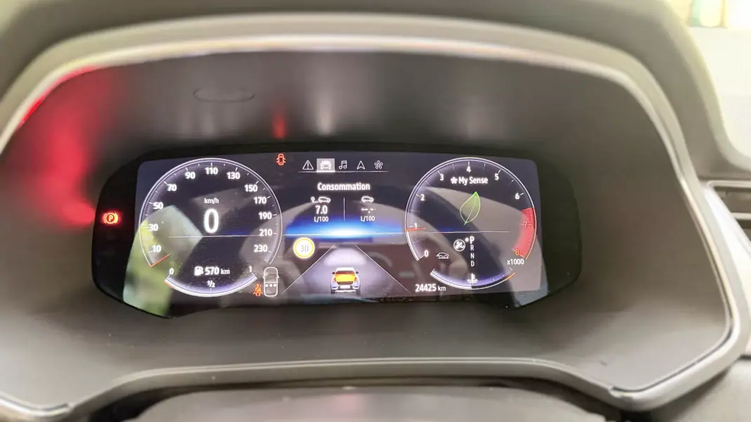Renault Captur 2023 - 22900 EUR, 24425 km - AUTO.MOTO.pt - 24425km - foto 16 de 22