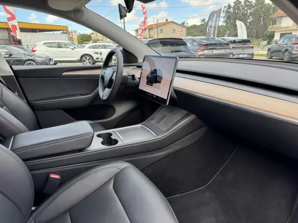 Tesla Model Y 2024 - 34500 EUR, 38000 km - 38000km - foto 13 de 25