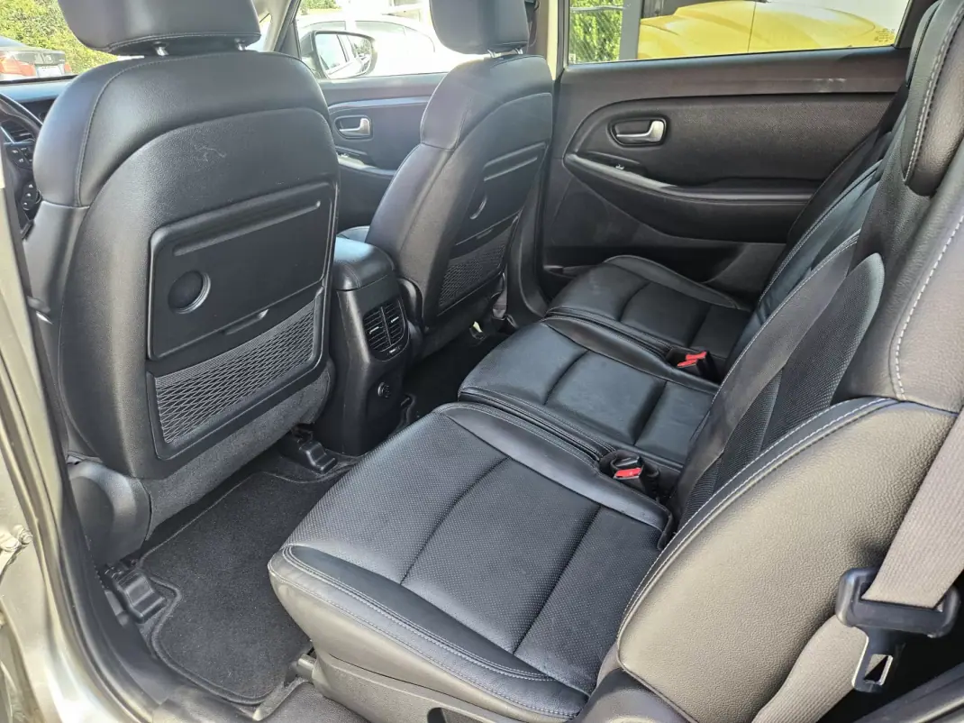 Kia Carens 2018 - 17700 EUR, 104900 km - 104900km - foto 17 de 52