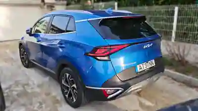 Kia Sportage 2022 - 20500 EUR, 66500 km - AUTO.MOTO.pt - 66500km - foto 3 de 9