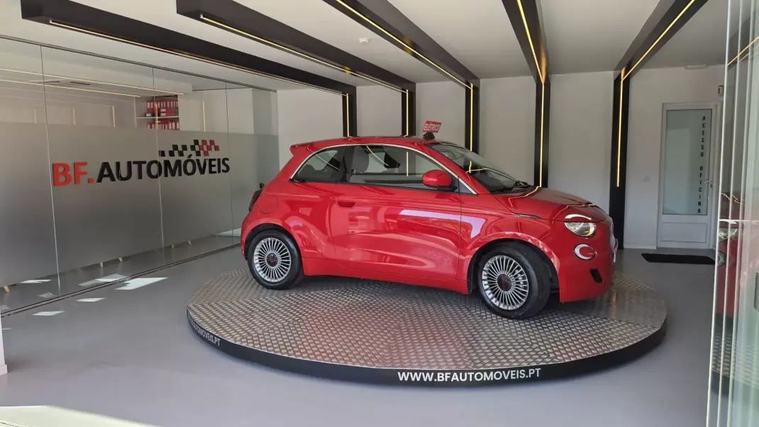 Fiat 500e 2023 - 16500 EUR, 19050 km - 19050km - foto 9 de 54
