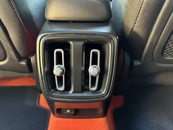 Volvo XC 40 2021 - 29500 EUR, 116000 km - AUTO.MOTO.pt - 116000km - foto 46 de 51
