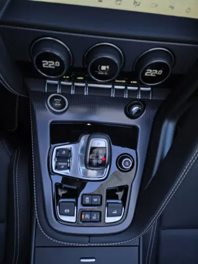 Jaguar F-Type 2022 - 67450 EUR, 11000 km - AUTO.MOTO.pt - 11000km - foto 17 de 19