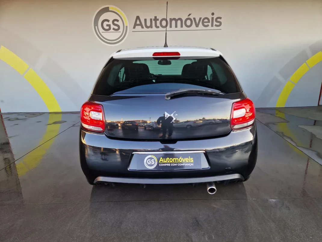 DS DS3 2011 - 9990 EUR, 188000 km - AUTO.MOTO.pt - 188000km - foto 8 de 22