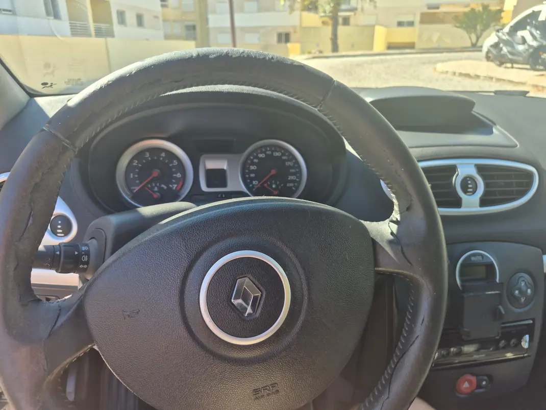 Renault Clio 2007 - 2800 EUR, 170539 km - 170539km - foto 12 de 14