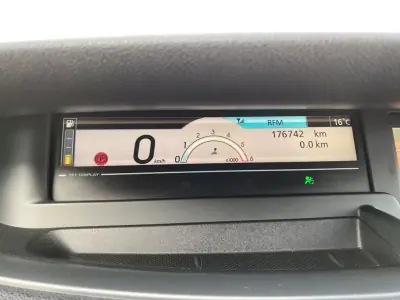 Renault Scénic 2010 - 7240 EUR, 176000 km - AUTO.MOTO.pt - 176000km - foto 18 de 19