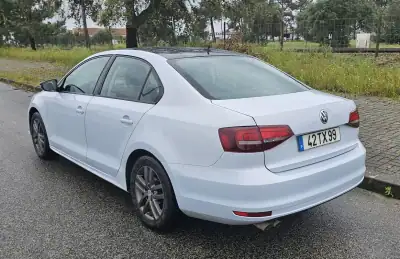 Volkswagen Jetta 2017 - 8990 EUR, 260000 km - AUTO.MOTO.pt - 260000km - foto 18 de 56
