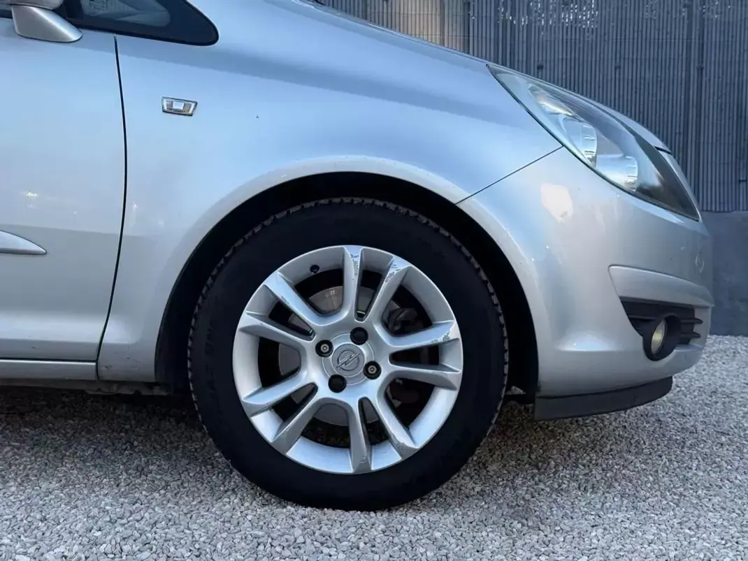 Opel Corsa van Ac 1.3 cdti 2007 - 4450 EUR, 139900 km - AUTO.MOTO.pt - 139900km - foto 11 de 17